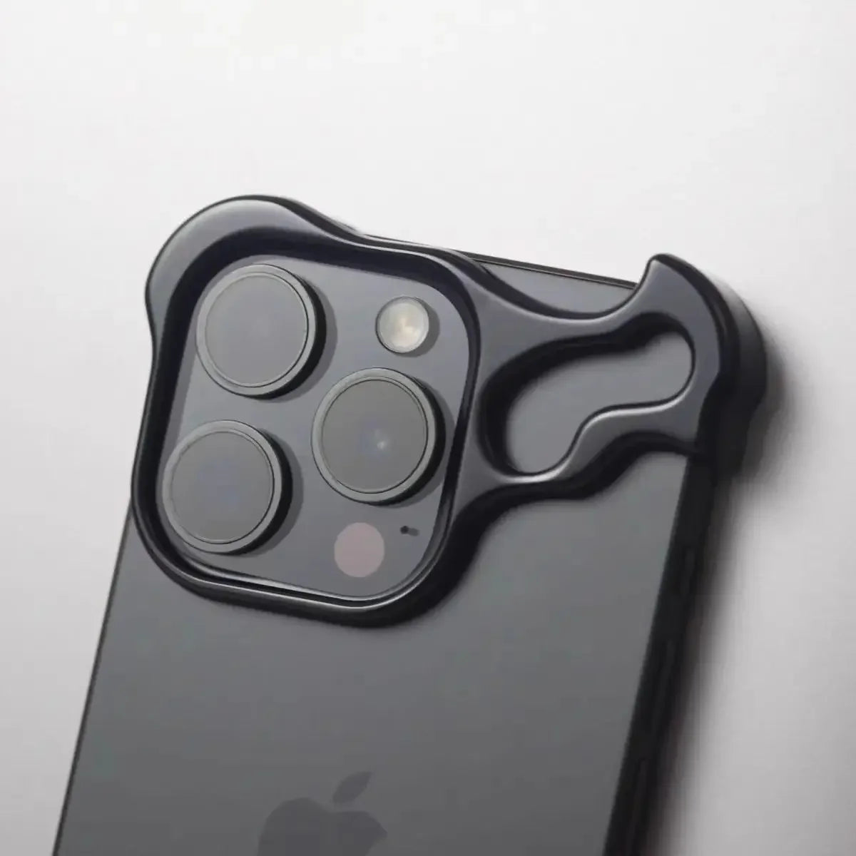 Luxurious aluminum iPhone case with lens protection 